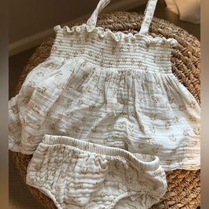 Angel Dear muslin 2 piece outfit 12-18 mo